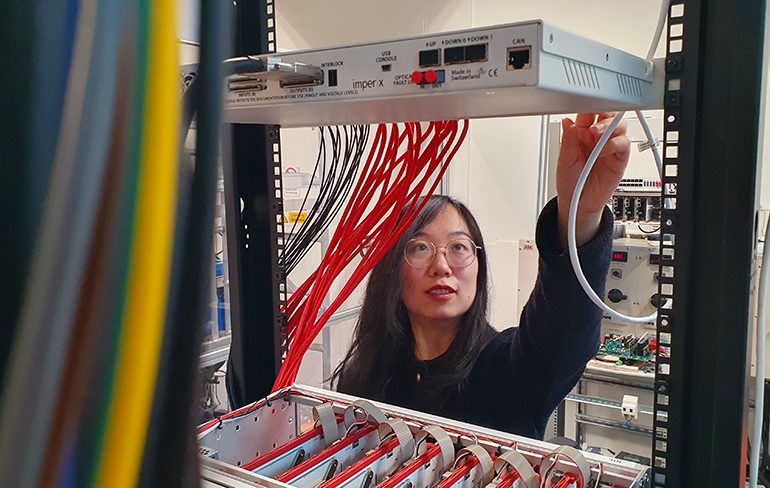 AI-based self control for each distributed energy source